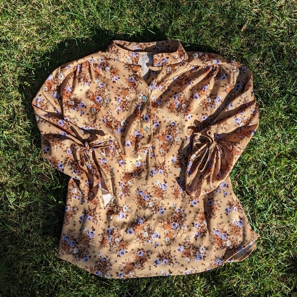 Vintage Tops - 70s VTG Floral top